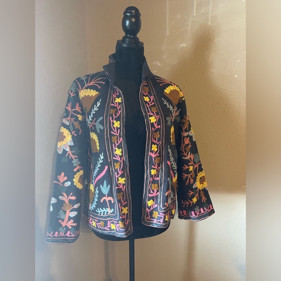 Embroidered jacket size medium - Picture 2 of 5